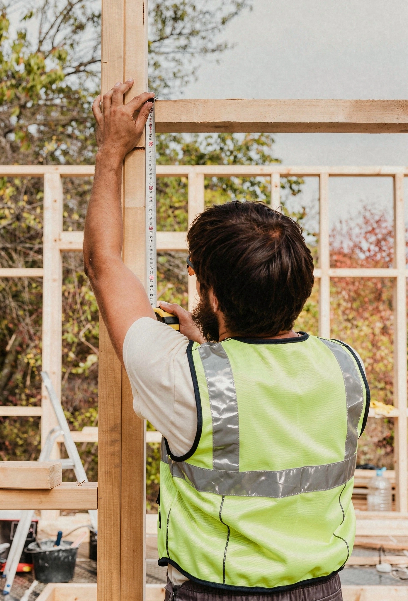 Framing Pro LA framing specialist installing roof trusses for new home construction